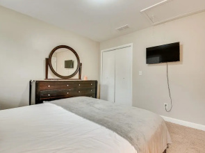 Pet-friendly Atlanta Home: 9 Mi to Downtown!