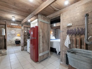 Gorgeous Barn Cabin 10min From Main St!