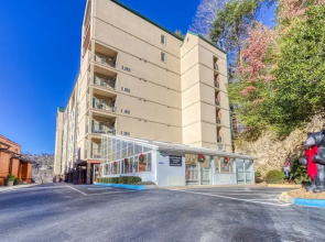 Gatlinburg Towers Condo Unit 501 - Great Location! Close To Town! 3 Bedroom Condo by RedAwning