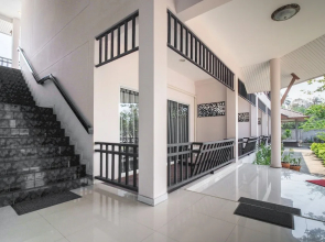 Super OYO 662 Malee Bunga Hotel