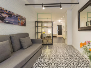 Liceu Apartments by gaiarooms