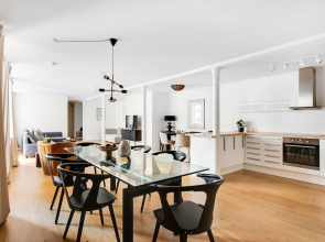 Sanders City - Pleasant 4-bdr Apt in the Capital