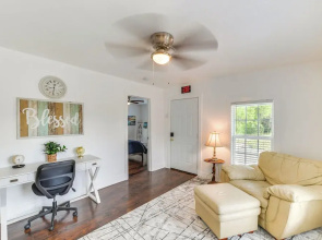 1 Mi to Dtwn Waco! Lovely Home w/ Fire Pit Table