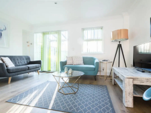 The Blue Compass - Modern & Central 4BDR Townhouse with Garden