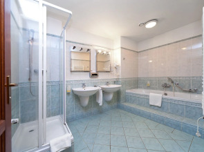 Hostel Little Quarter