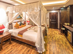 Tanawan Phuket Hotel