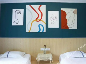 Hongrui Apartment