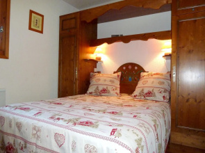 Apartment with One Bedroom in Les Houches, with Wonderful Mountain View, Shared Pool And Furnished Garden - 30 M From the Slopes