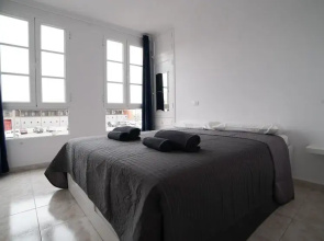 Harbour Apartment with Sea View