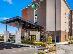 Holiday Inn Express & Suites Tulsa East - Catoosa by IHG