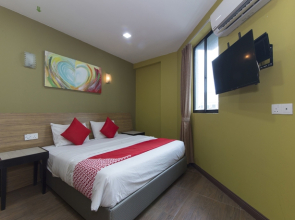 OYO 228 Basic Hotel