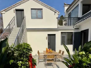 Jiuhua Mountain Bamboo Mountain Homestay (Meat Body Palace)