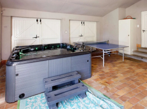 Vintage Mansion in Dochamps With Bubble Bath