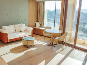 YOHO Treasure Island Hotel