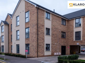 Large 2bed Central Apartment inc Free Parking by Klarok Accommodation Ltd