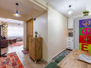 Colorful Flat With Backyard Close to Taksim Square