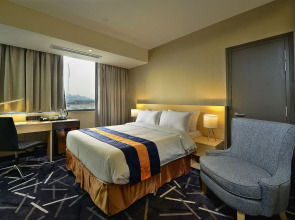 Pacific Express Hotel Central Market