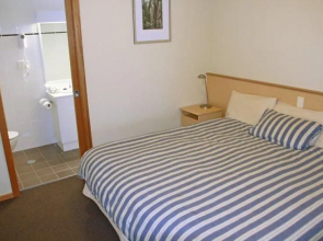 Amooran Oceanside Apartments and Motel