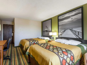 Super 8 by Wyndham College Park Wash DC Area