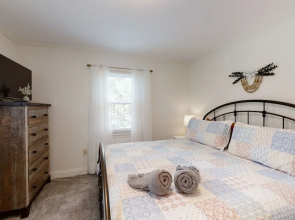 Peace Of Paradise 2 Bedroom Home by RedAwning