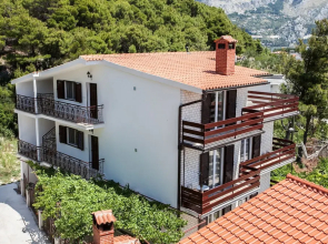 Apartments Mladen