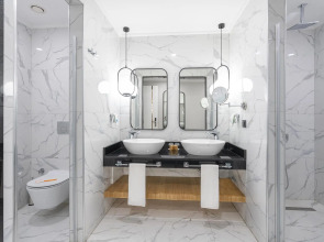 Hotel Orange Palace Side