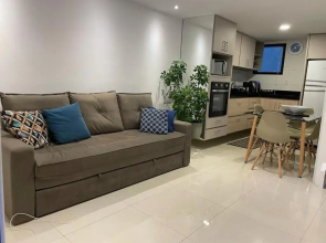 Apartamento impecável ao lado da Praia Grande para até 8 pessoas