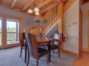 Bearly Heaven, 2 Bedrooms, Fireplace, Hot Tub, WiFi, Pool Table, Sleeps 8