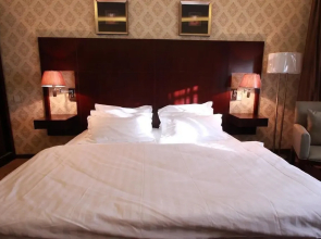 Bhanis Hotel