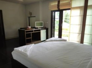 Khanom Sunrise Beach Hotel