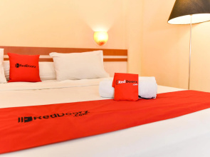 RedDoorz Plus near Mall Bali Galeria 2
