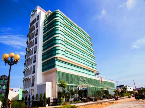 River Hotel