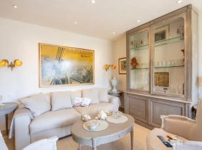 Queen Lake View in Ponte Tresa