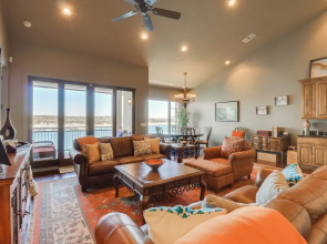 Top-floor Lake-view Condo w/ Boat Dock Access