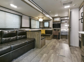 Givens Glamper Heartland W 3 Beds, Outdoor Pool, Views for Days