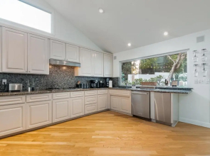 Modern Hollywood Hills Home-Pool,Sauna,5*location