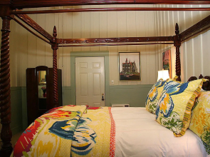 Old Crocker Inn