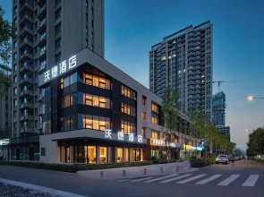 World Hotel (Jinan CBD Dingjiazhuang Subway Station)