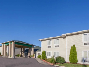 Days Inn & Suites Dundee