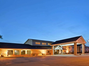 AmericInn by Wyndham West Burlington
