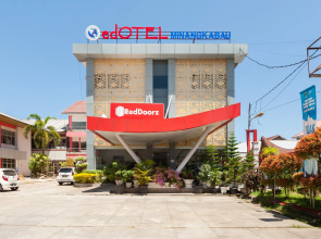 RedDoorz Syariah Near RS Yos Sudarso Padang
