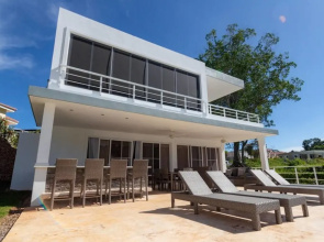 Private 3 Bedroom Villa Near Walking Trail