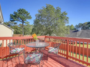 Spacious Georgia Home w/ Deck, Grills & Fireplace!