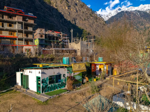 Whoopers Hostel Kasol, Choj