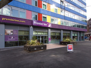 Premier Inn Leicester City Centre - Train Station