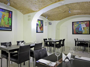 Rixwell Centra Hotel