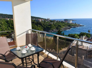 White Star Apartments