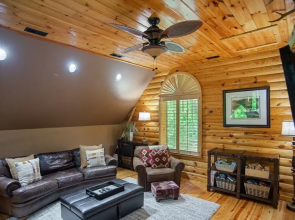 Iron Mountain Lodge 3 Bedroom Cabin by RedAwning