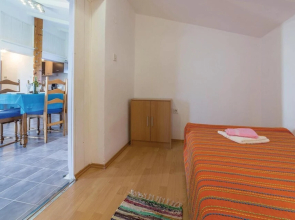 Awesome Home in Tar With Wifi and 3 Bedrooms