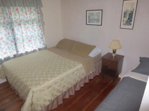 Port Renfrew Country Cottage